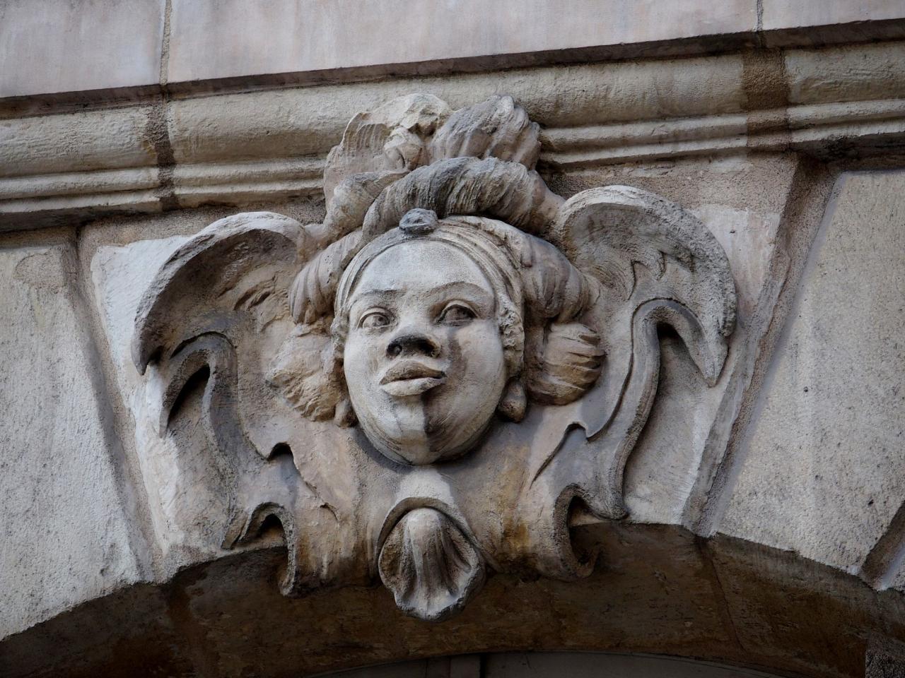 Mascaron étonnant